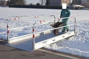 Rampa di carico in alluminio realizzato su Peugeot Boxer per utilizzo industriale per artigiani e professionisti