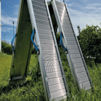 Rampe di carico per furgoni realizzato su Peugeot Bipper in alluminio antiscivolo per operazioni di carico e scarico